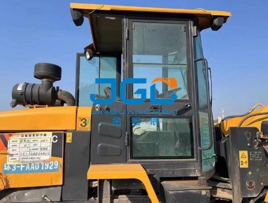 LG820C बाएँ दरवाज़े के सामने की ओर ऊपर और नीचे दाईं ओर खिड़की को पीछे की ओर कठोर ग्लास से धकेलें