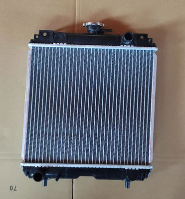 कुबोटा U15 U17 U15-3 U17-3 उत्खनन मशीन के लिए पानी टैंक रेडिएटर Assy RA221-42300